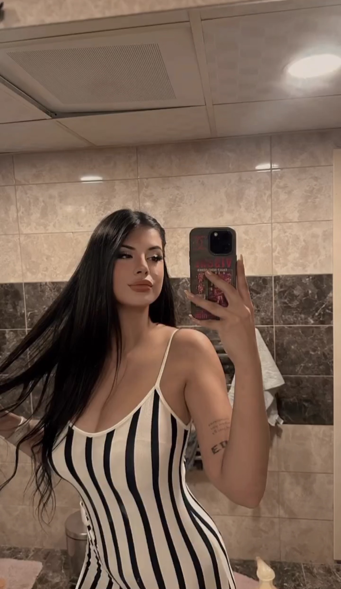 Acar Zarif ve Güçlü Kadın Escort Bayan Esin